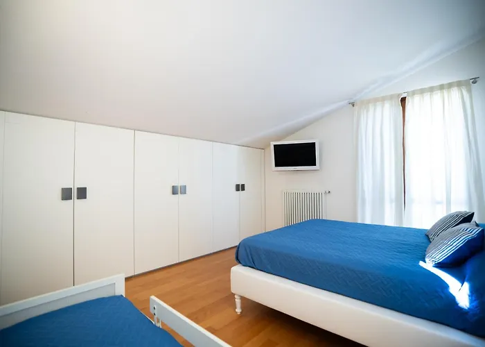 Attico La Vela Vista Mare 체르비아