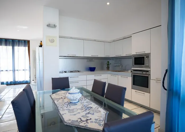 Attico La Vela Vista Mare 체르비아