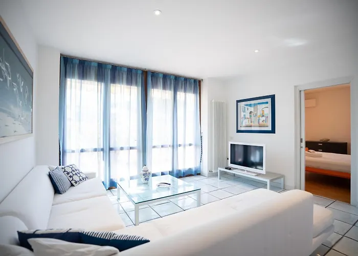 Attico La Vela Vista Mare 아파트 체르비아